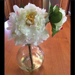 Final price drop❤️Host Pick❤️ Fabric, faux Peonie flower with Bud in glass vase